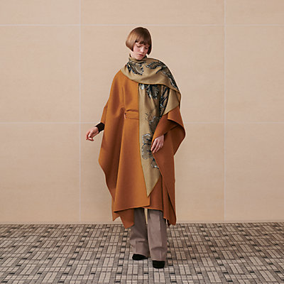 Giant triangles - Cashmere shawls and stoles | Hermès Giant triangles - Cashmere shawls and stoles | Hermès